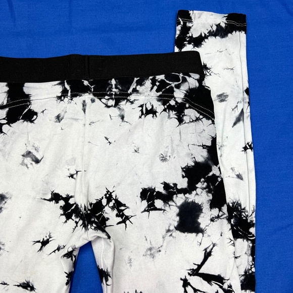|•DAVID LERNER•| Cool Black & White Leggings - Picture 5 of 11
